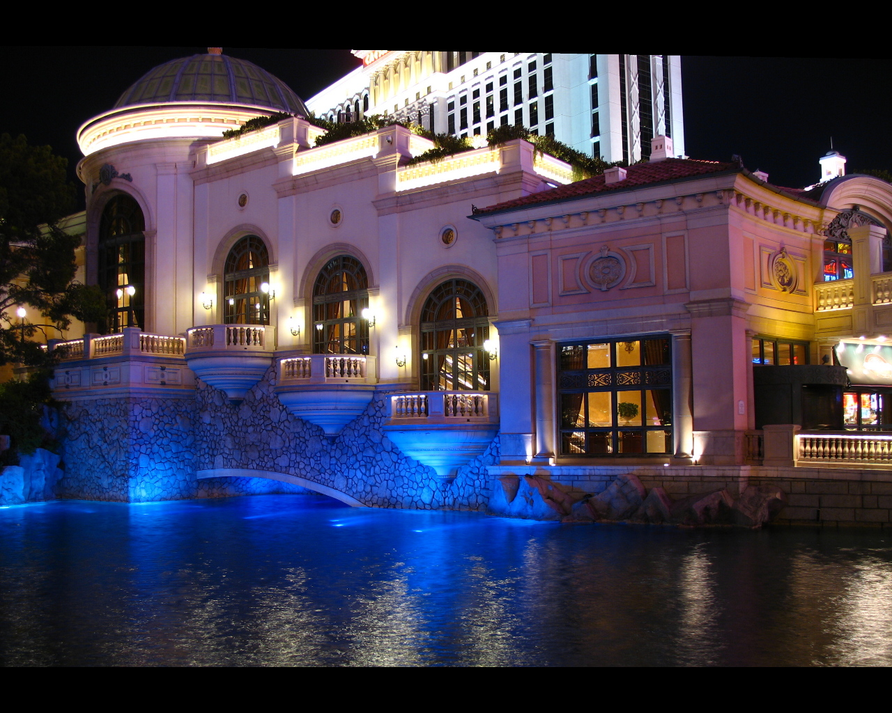 Vegas & Victoria