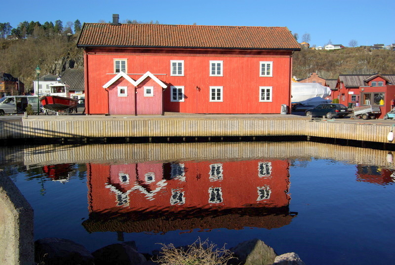 Holmestrand Harbour house.JPG