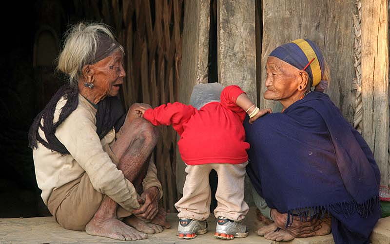 Two wives of the old Angh (chieftain) of Chui.