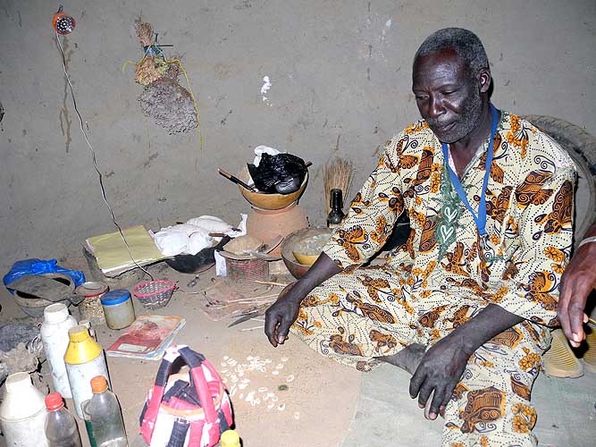 Devin et gurisseur Ouattara Soungari  Lera (peuple Senoufo), Burkina Faso