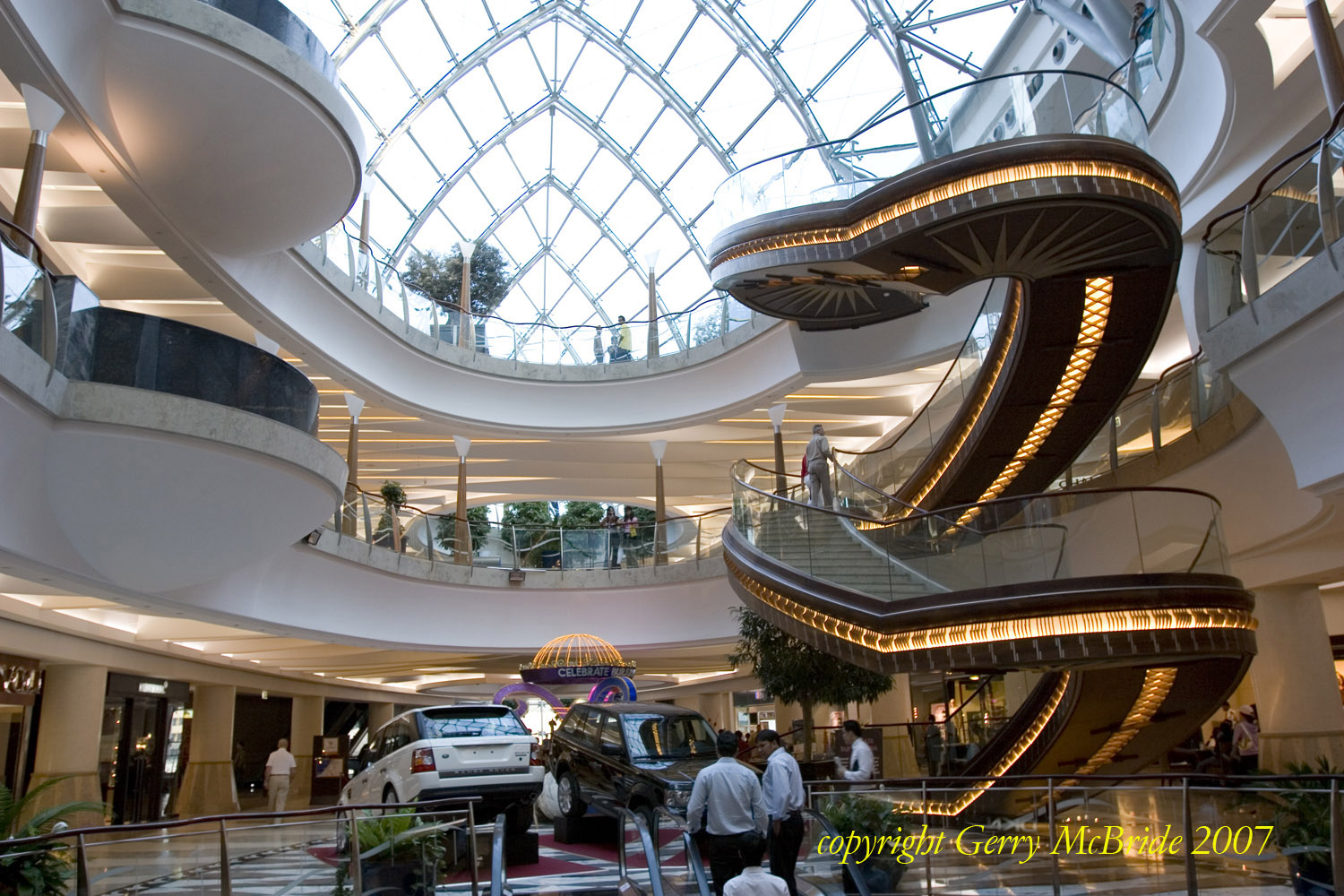 Bur Juman, Atrium