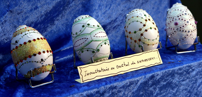 Oeufs ajours, incrusts de cristal