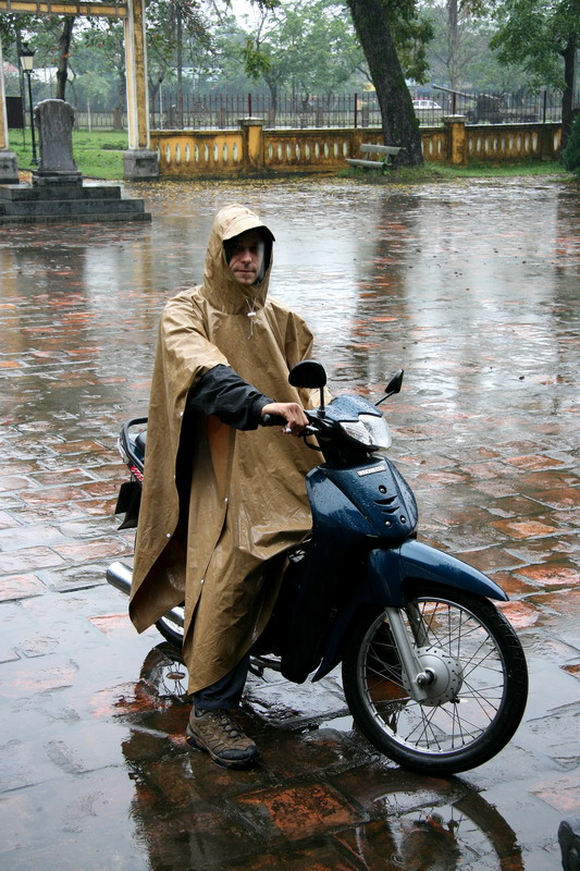 Sous la pluie,  Hu - Vietnam