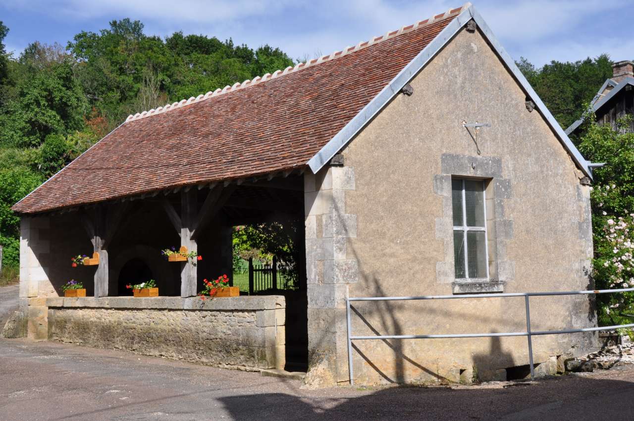 <strong>Menestreau<br>Le lavoir</strong>