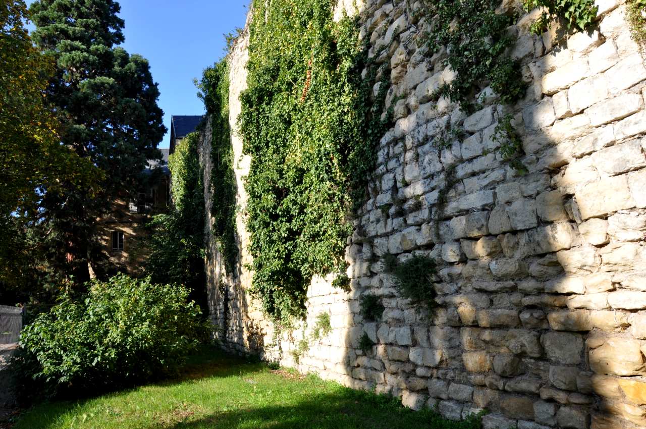 <strong>Nevers<br>Anciens remparts</strong>