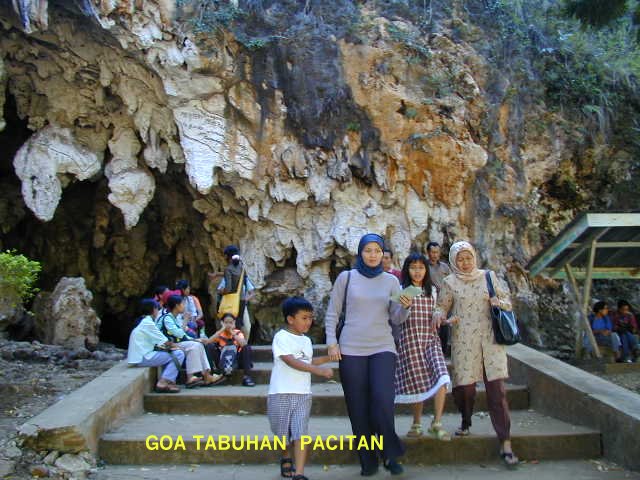 pintu masuk Gua Tabuhan