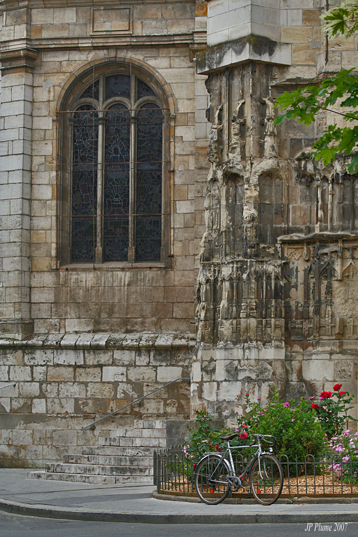 La bicyclette au pied de lEglise Saint-Paul