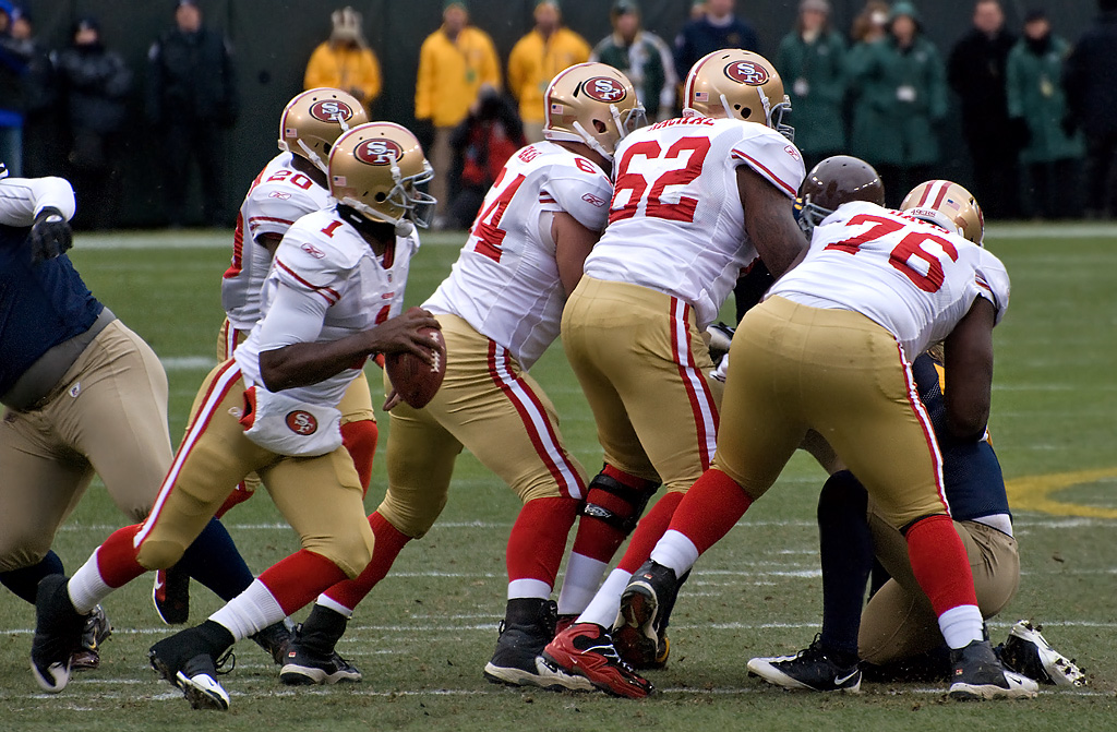 Quarterback Troy Smith (1) is protected by David Baas (64), Chilo Rachal (62) and Anthony Davis (76)