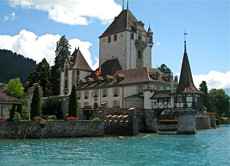 CASTLE LAKE THUNERSEE