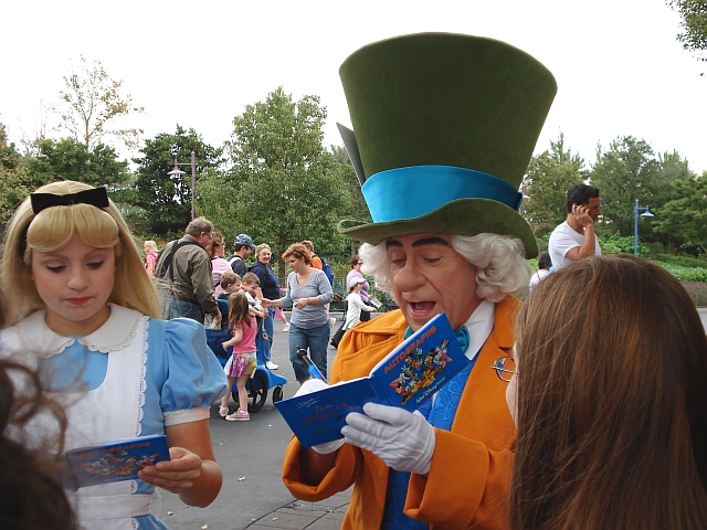 HatterAliceTeacups10.jpg