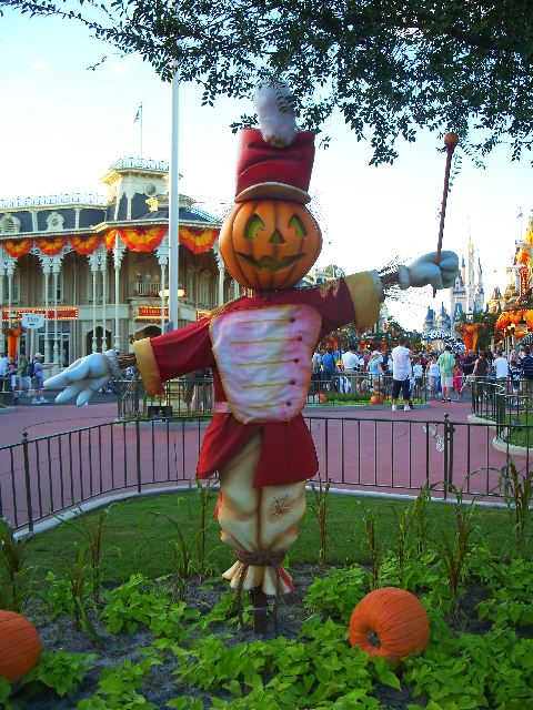 MainStreetScarecrow3.jpg