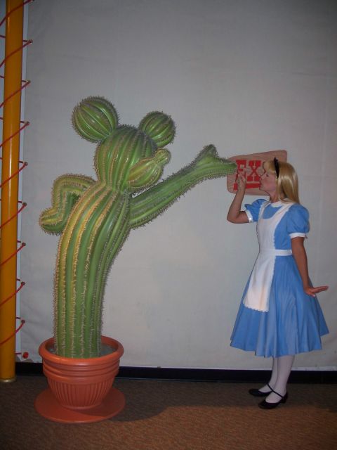 AliceTopiary1.jpg