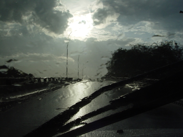 De dentro do carro...