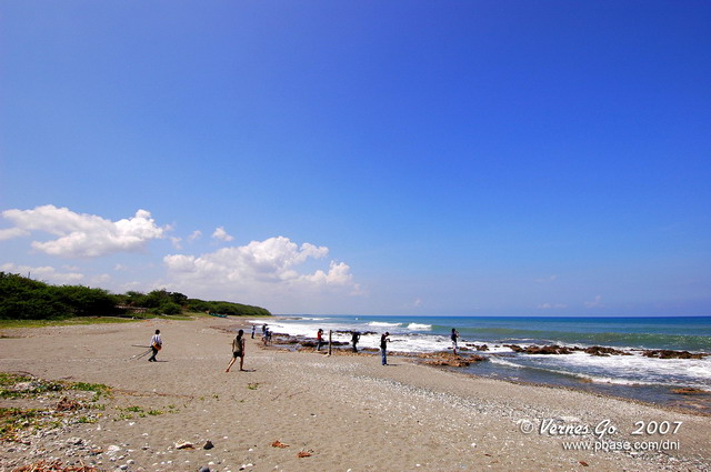 beach along the road 01695.jpg