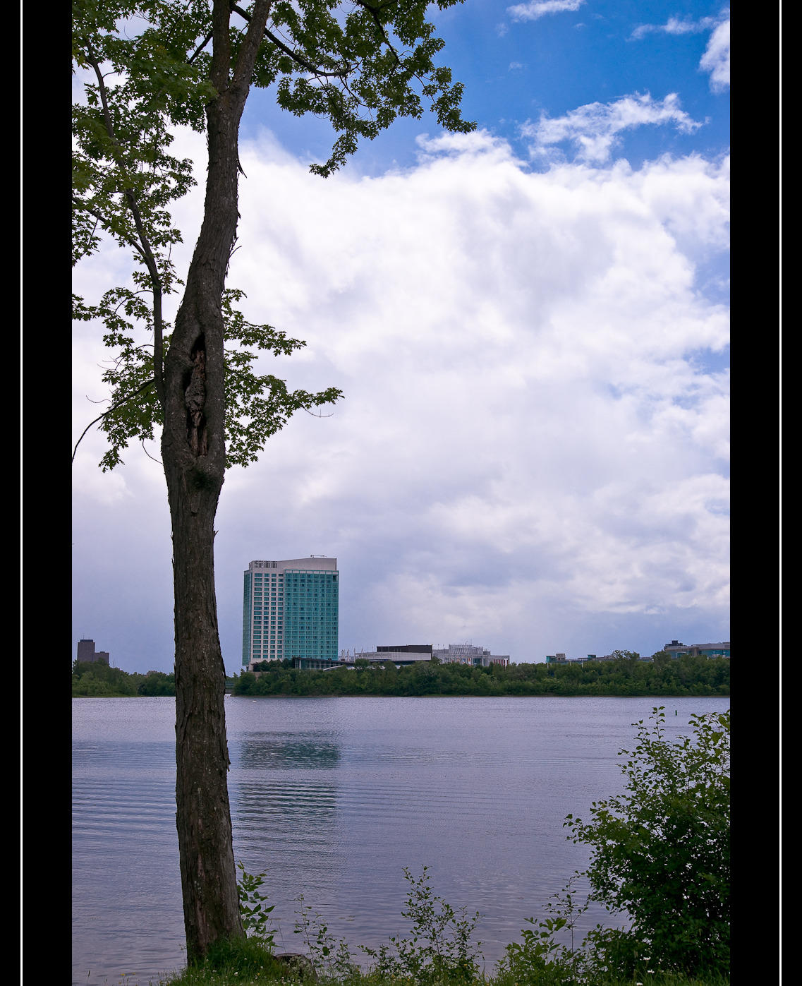 Lac en ville / Lake in the City