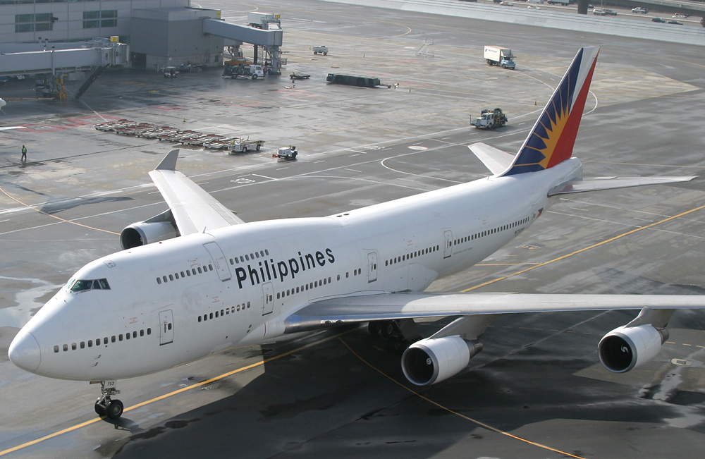 Taxiing and about to turn towards Intl Terminal gate A4