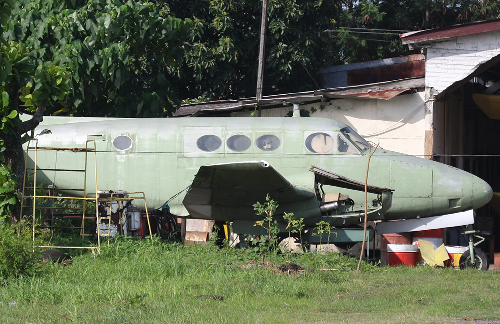 Beech Queen Air 65 RP-C880