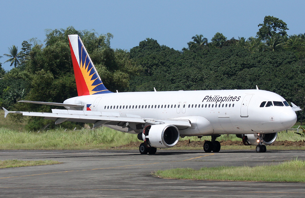 Reverse thrust as flight PR477 arrives from Manila.