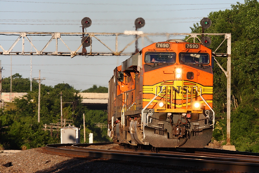 lisle bnsf 7690.JPG