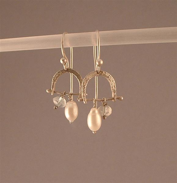 WE27 - Goodluck drops (silver, pearl & aquamarine)