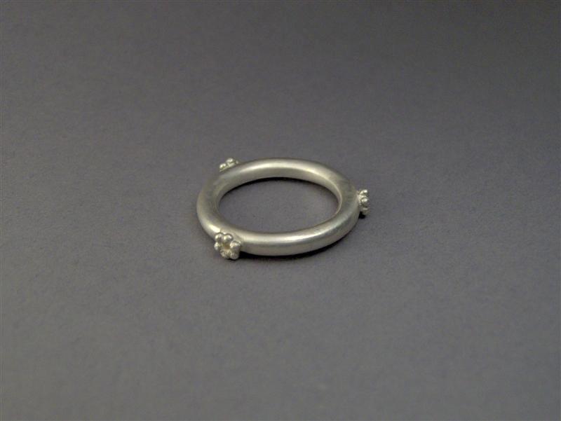 WR55 - Silver Flower Ring