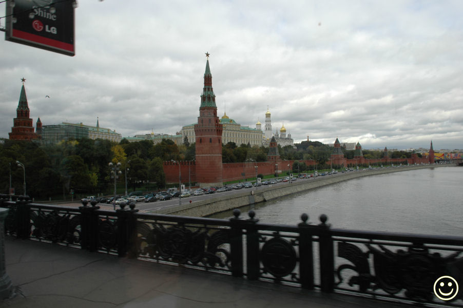 DSC_0776 The Kremlin from the bus on the bridge.jpg