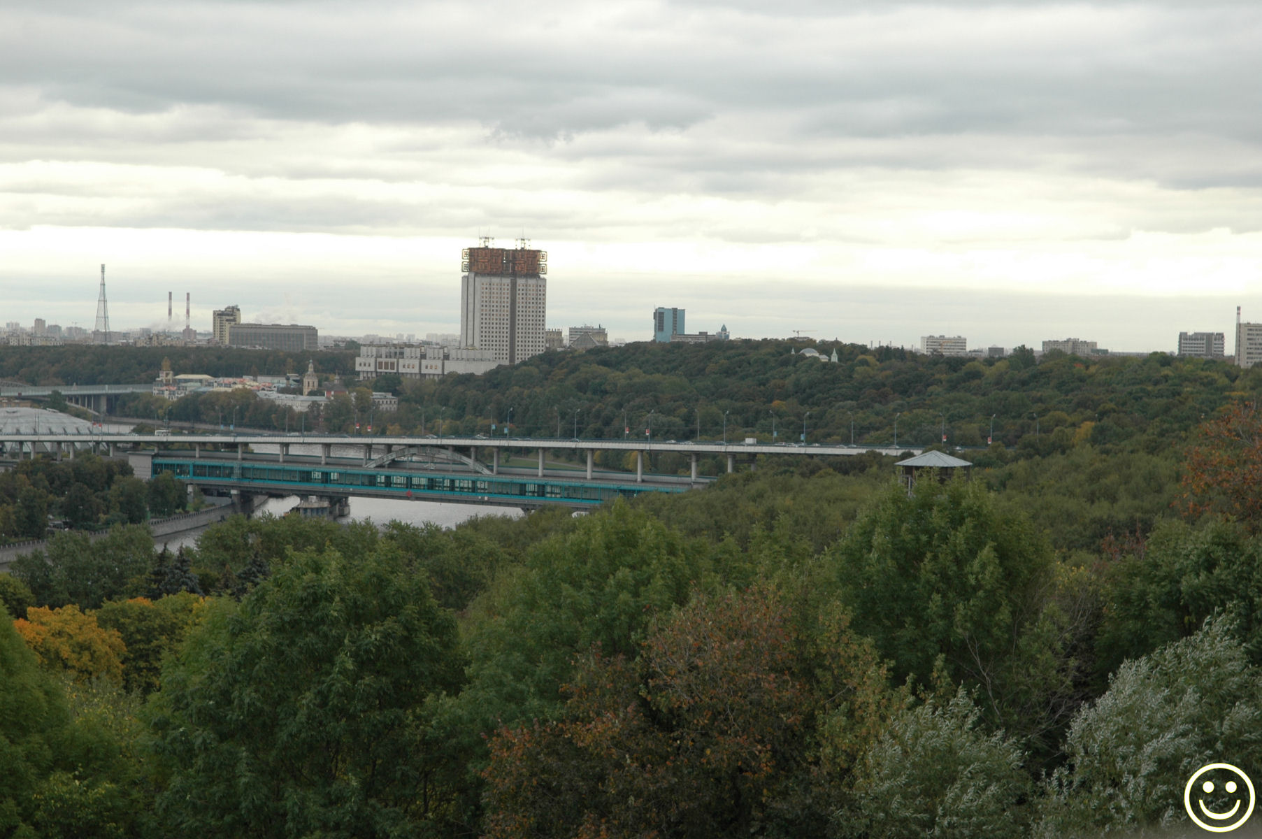 DSC_0803Moscow Road and railway bridge and metro station.jpg