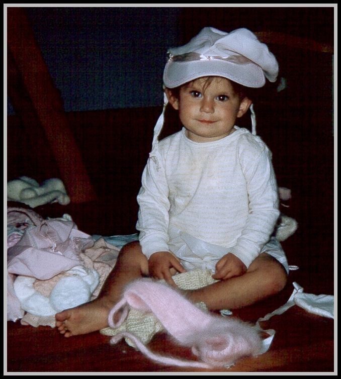 Gillian - Do you Like my Hat?.JPG