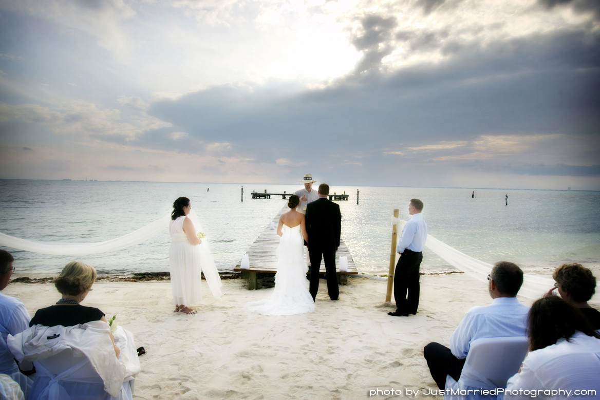 Photos by Kenneth & Elaine Soong, www.justmarriedphotography.com