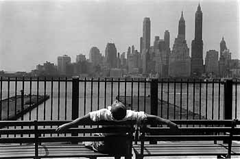 Manhattan from the Brooklyn Promenade - Louis Stettner