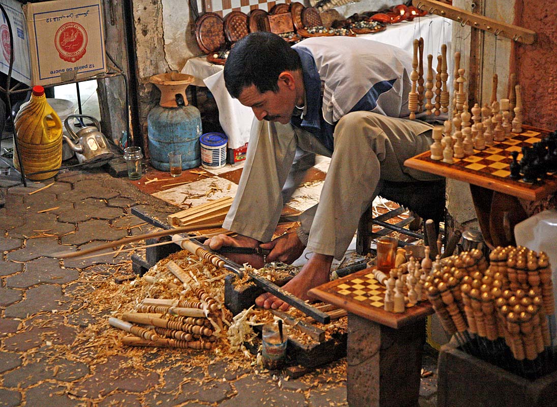 Hand and foot worker