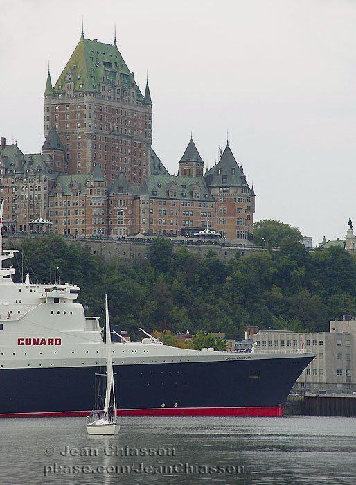 Last visit at Quebec - Queen Elizabeth 2  /      Château Frontenac / Port de of Québec  Passagers 1,892