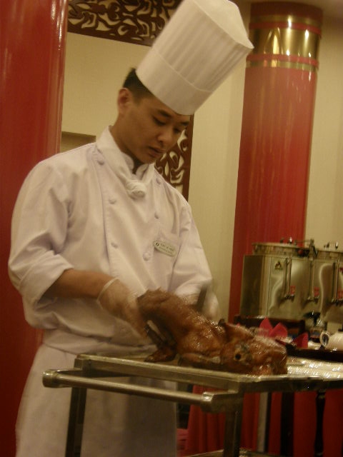 P7210904 Carving the duck.JPG