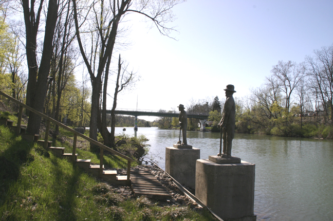 canal worker statues