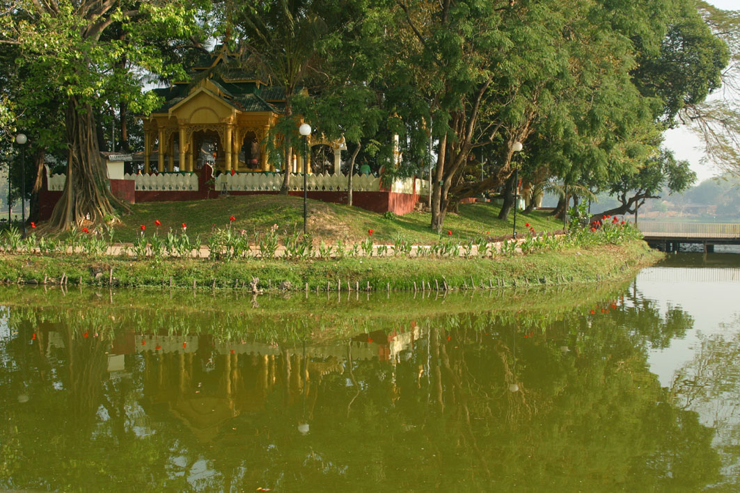 Kandawgyi Lake