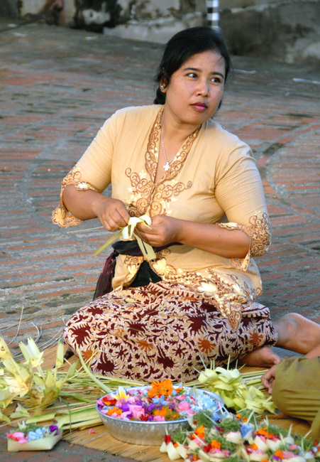 Indonesia 2 May 2012 384i Women from Bali