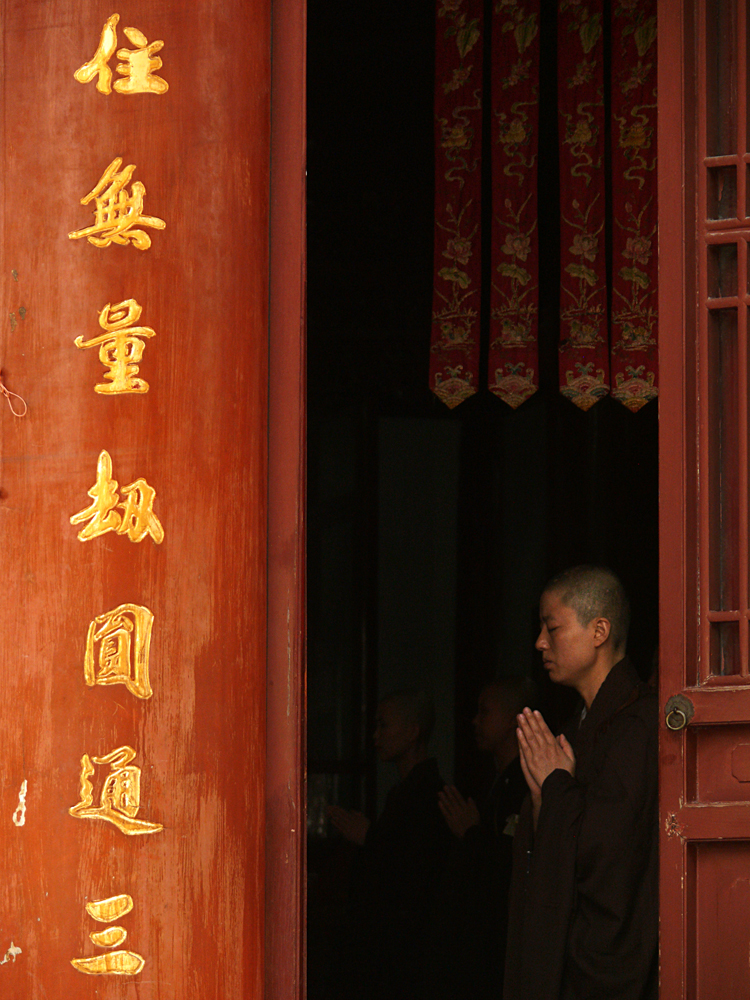 Prayers, Ji Ming Temple, Nanjing, China, 2007