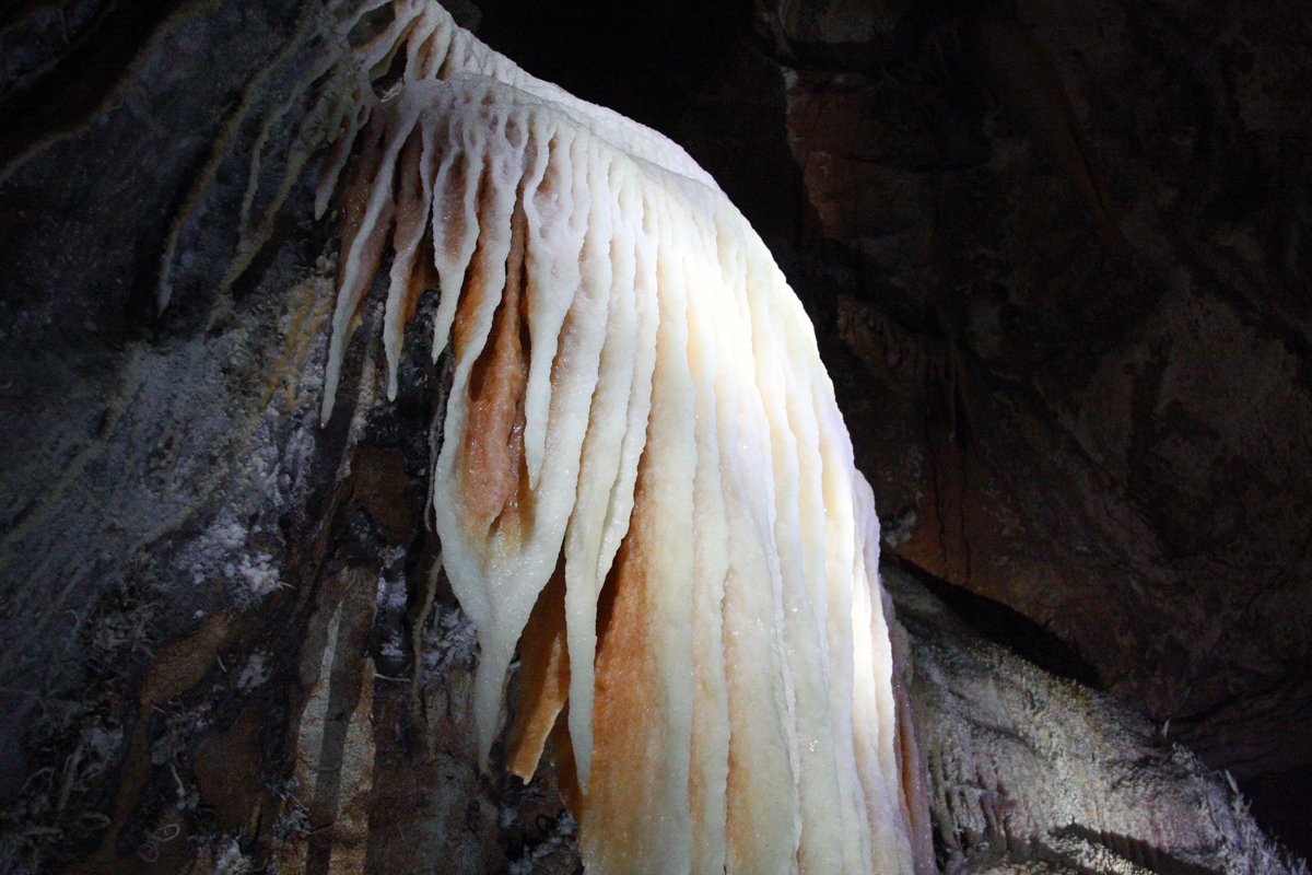 Flowing cyrstal Orient Cave