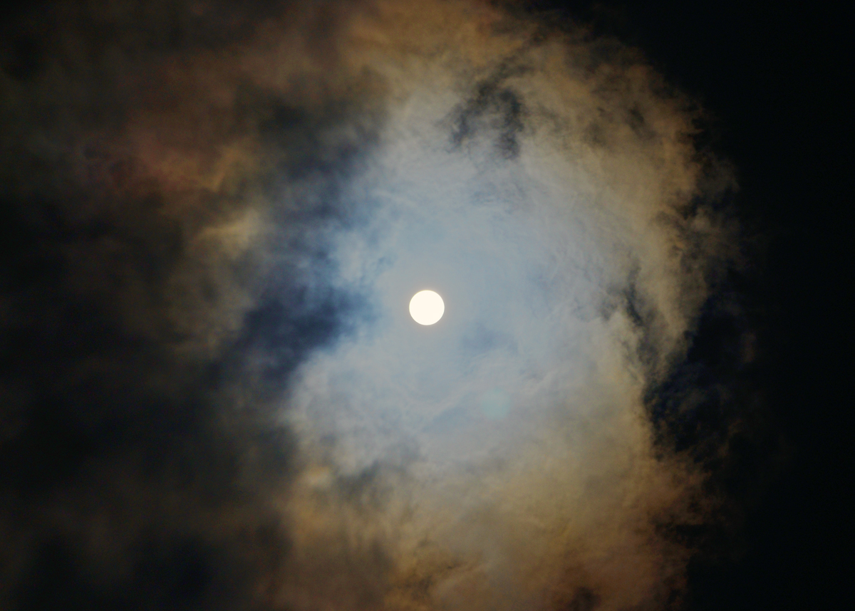 sun 24 70 66mm variable ND ISO100 1000th sec V1 small.jpg
