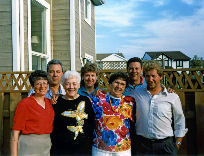Faye, Gary, Mom, Jeannie, Marguerite, Phil & Duncan, Ottawa 1988