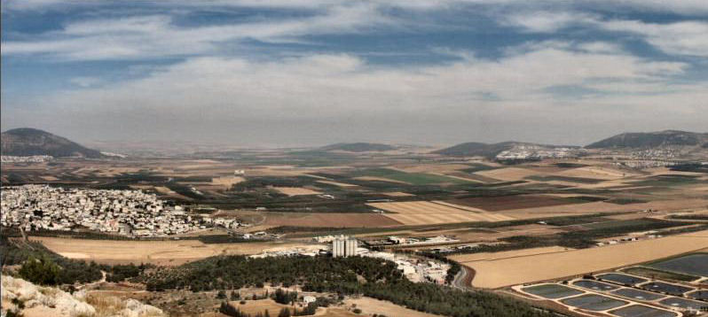 pan of izrael valley & mt. Tabor (left) taken from Nazareth (northern israel).jpg
