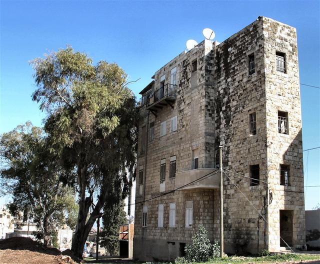 An Old Building In Chalissa Neighbourhood, Built Before the War Of  Independence.JPG