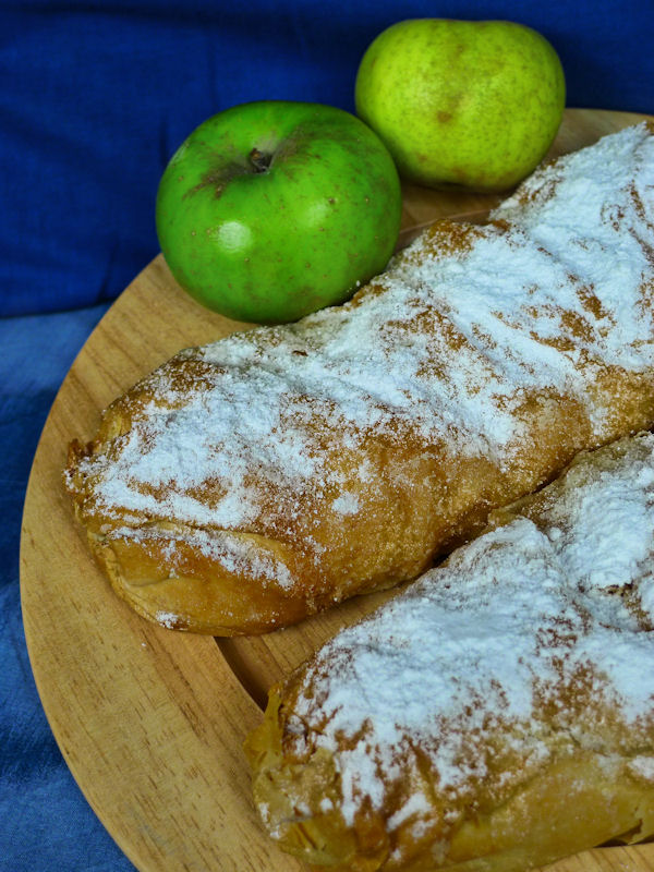 Apple strudels without flaws....