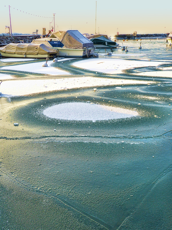 Iced geometries in the port...