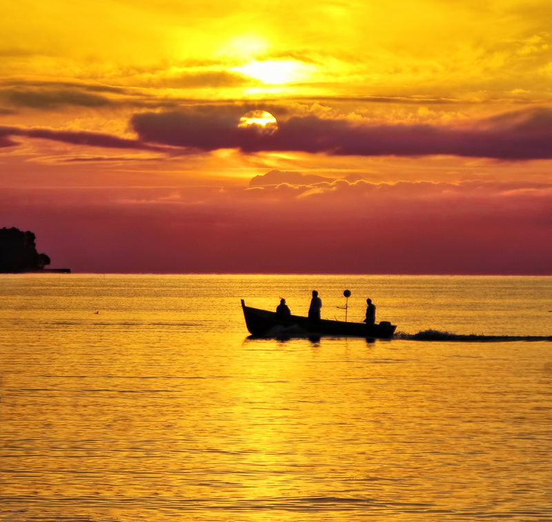 The fishermen leaves the port at sunrise...