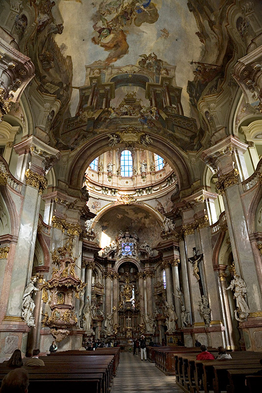 1707StNicholasInt.jpg