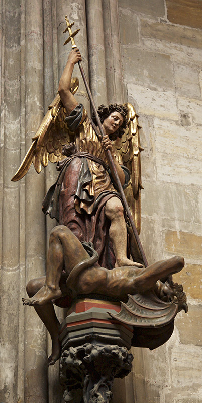 1885StGeorgeStatue.jpg