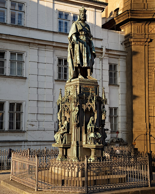 2039CharlesIVStatue.jpg