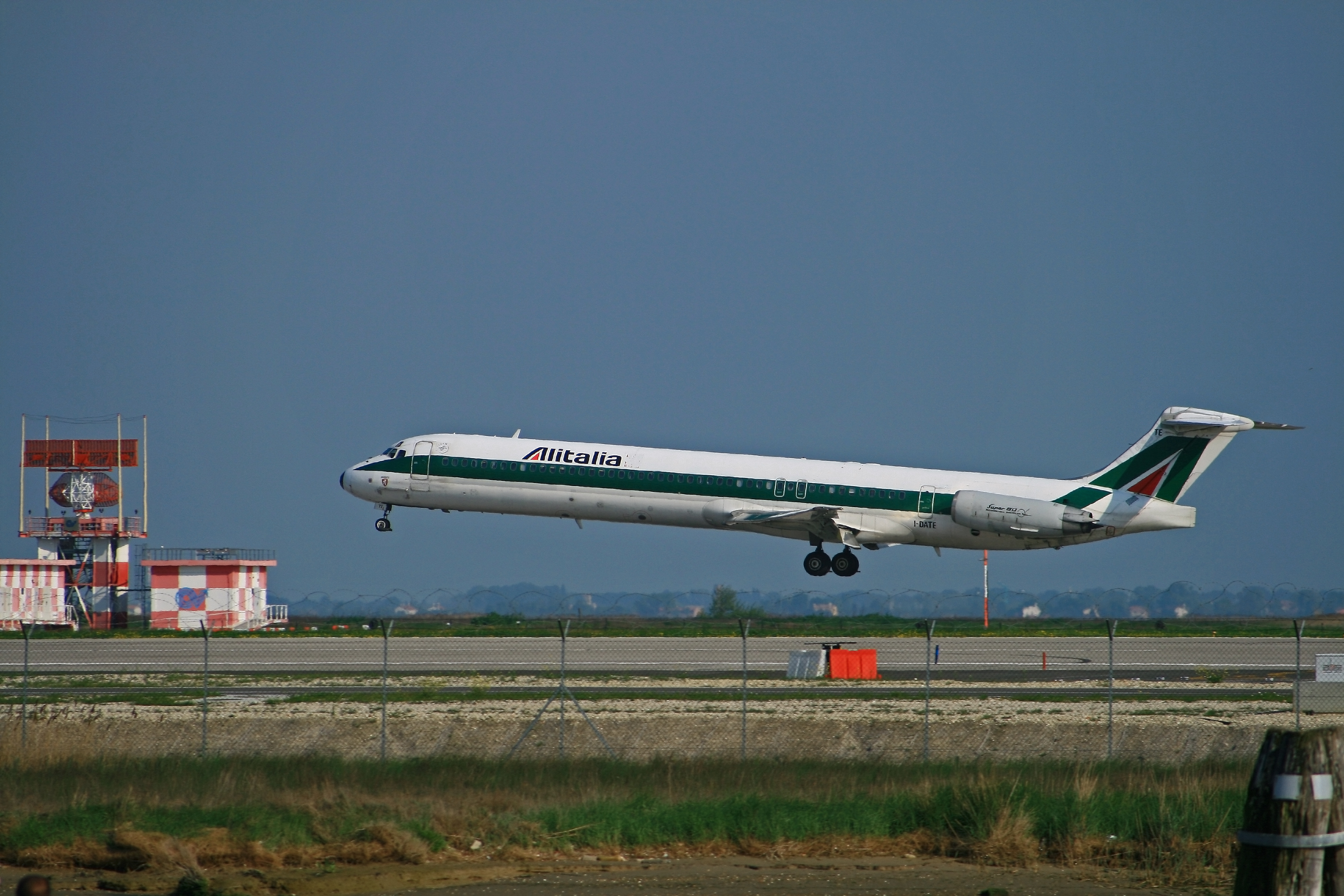 Alitalia MD-80 Landing at Venice Airport