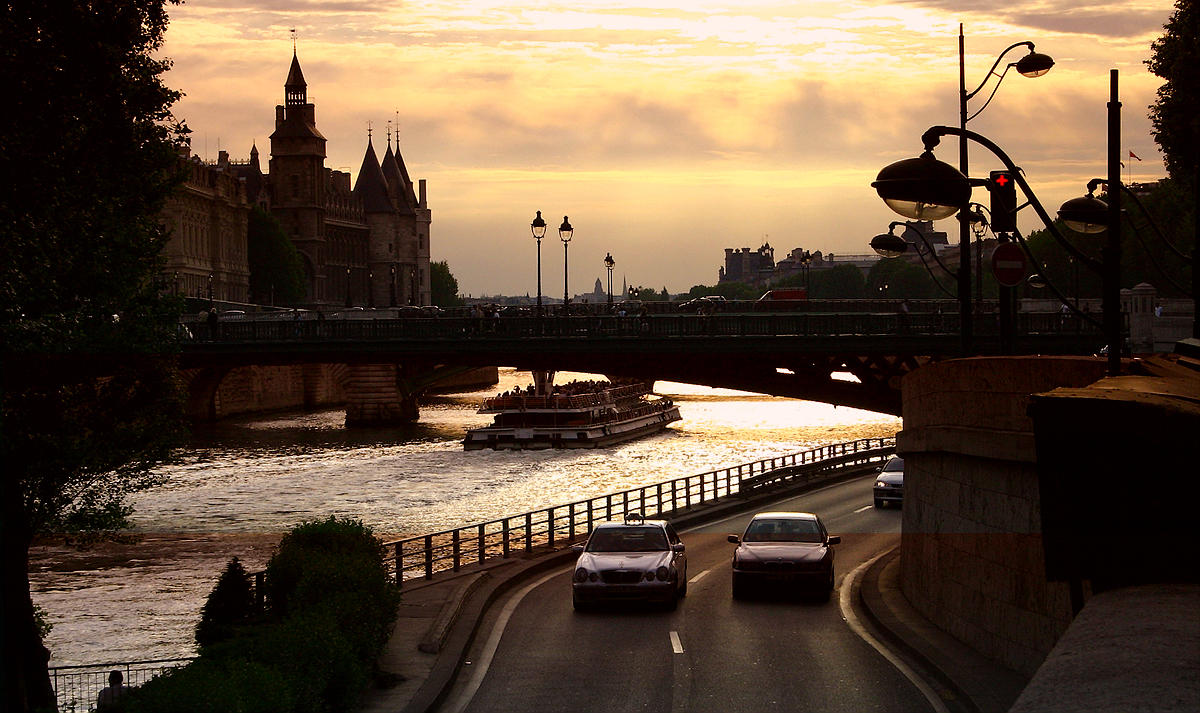 Paris @ sunrise